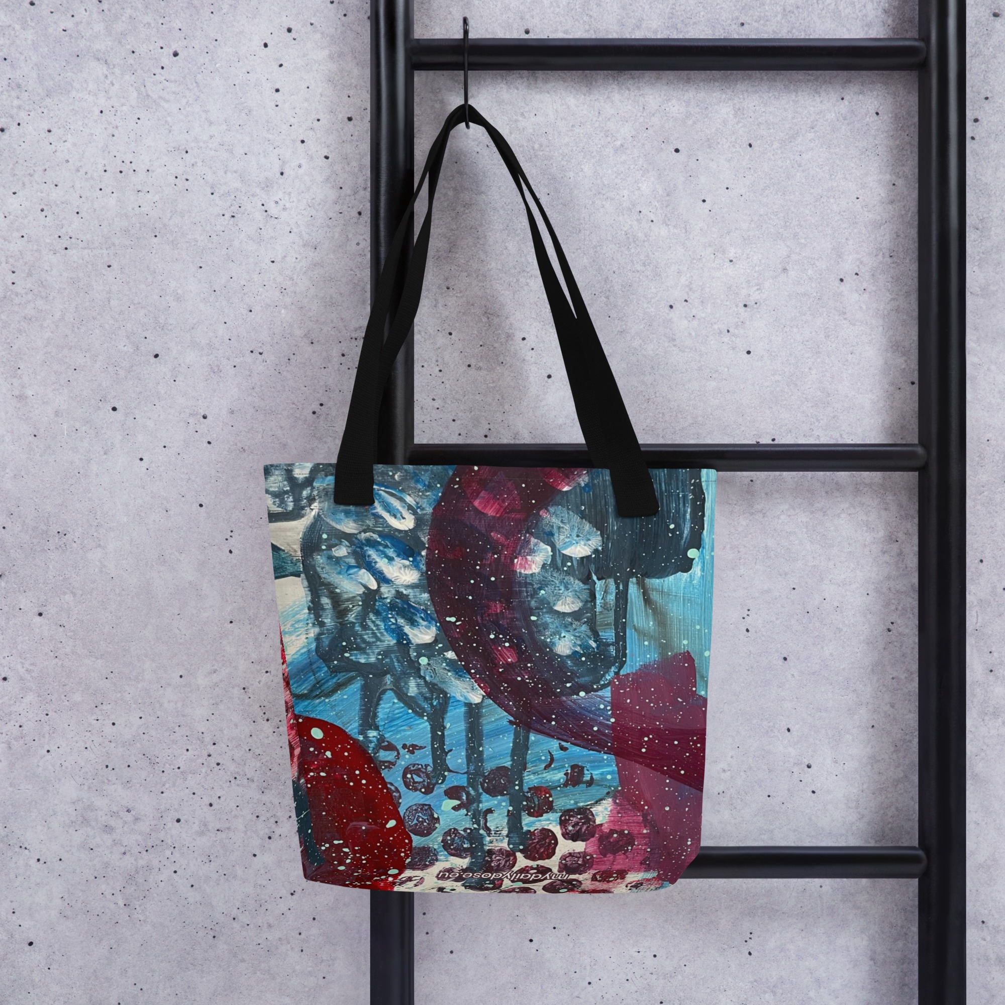 aop tote focussing3